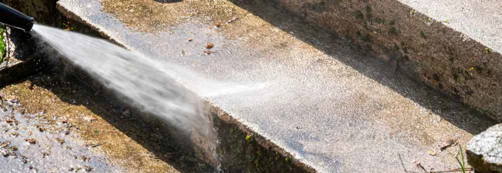 Treppenreinigung mit einem Hochdruckreiniger